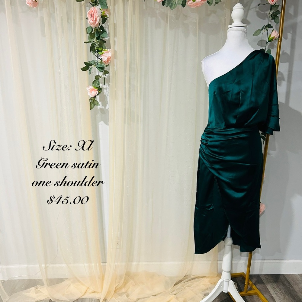 Elegant One-Shoulder Green Satin Dress